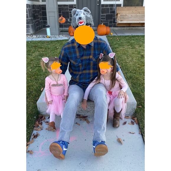 3 Little Pigs and the Big Bad Wolf Family Costumes - Picture 10 of 13